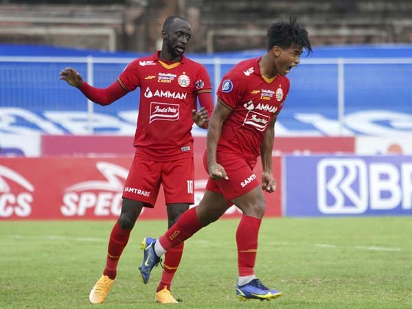 Penyerang Persija Jakarta, Irfan Jauhari merayakan gol ke gawang PSM Makassar