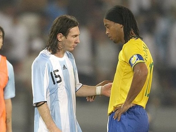 Ronaldinho Komentari Situasi Lionel Messi di PSG