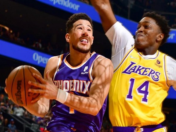 Bintang Phoenix Suns, Devin Booker saat melawan Los Angeles Lakers. (Images: Getty)