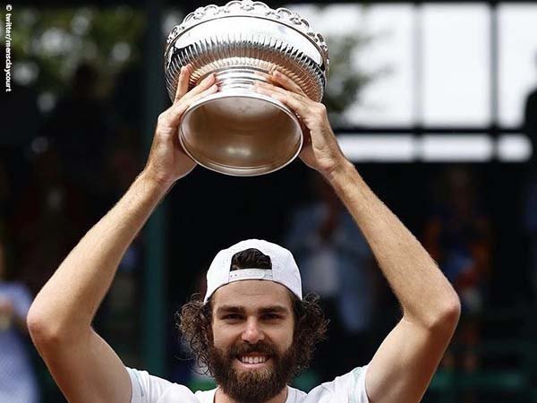 Tumbangkan John Isner, Reilly Opelka kukuhkan diri sebagai juara di Houston musim 2022