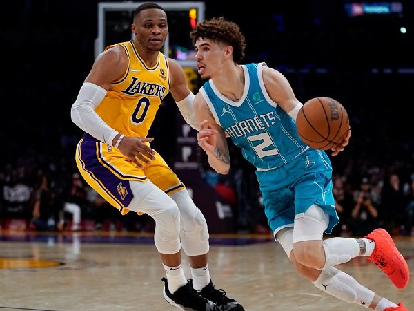 LaMelo Ball diprediksi bakal hengkang ke L.A Lakers di masa depan.