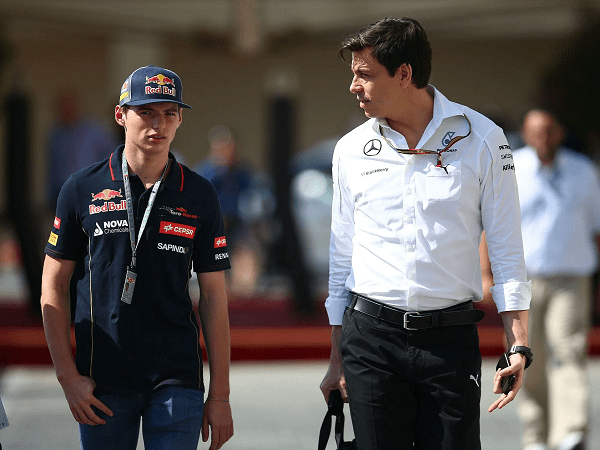 Toto Wolff prediksi Max Verstappen bakal kembali jadi kampiun di F1 2022.