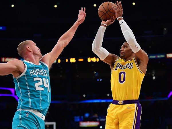 Charlotte Hornets dikabarkan tertarik datangkan Russell Westbrook dari L.A Lakers.