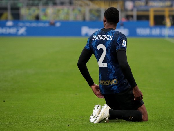 Bek sayap Inter Milan, Denzel Dumfries.