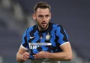 Pertahankan Stefan de Vrij, Inter Kembali Sodorkan Perpanjang Kontrak