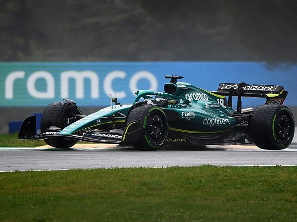 Aston Martin terus perbaiki mobil agar lebih kompetitif.