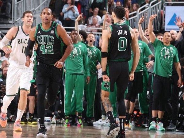 Dua pemain andalan Boston Celtics, Al Horford dan Jayson Tatum. (Images: Getty)