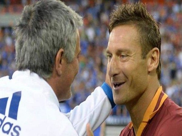 Francesco Totti menuntut manajemen AS Roma membuat senang hati Jose Mourinho dengan mendatangkan pemain-pemain yang diinginkan oleh sang manajer / via Istimewa