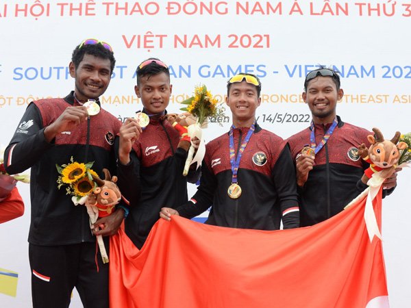 Memo/Edwini Ginanjar/Rifqi Harits Taufiqurrahman/Sulpianto mendapat emas di nomor Men’s Quadruple Sculls di Sea Games Vietnam 2021
