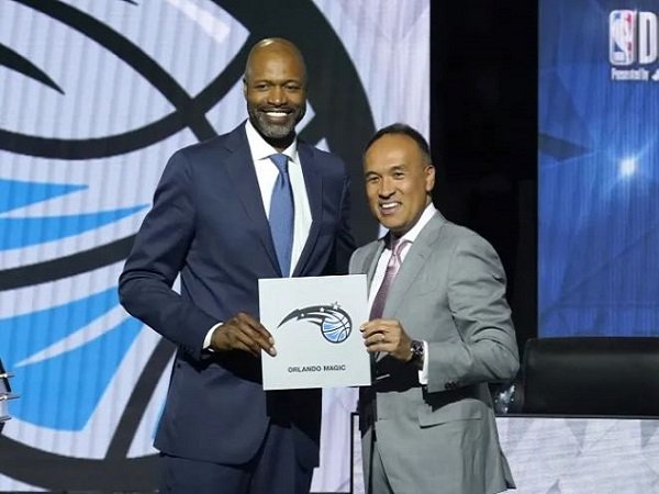elatih Orlando Magic, Jamahl Mosley.