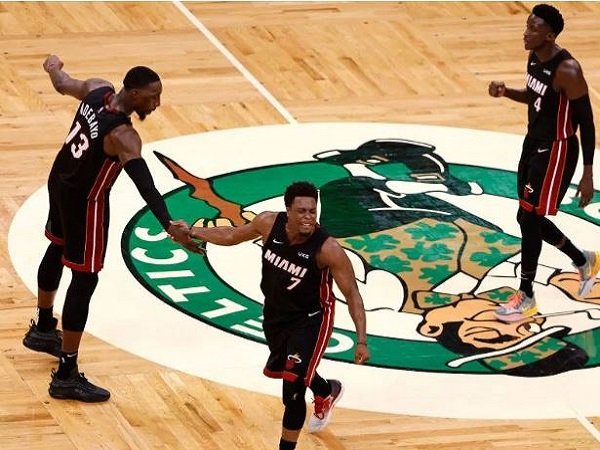 Center Miami Heat, Bam Adebayo melakukan selebrasi. (Images: Getty)
