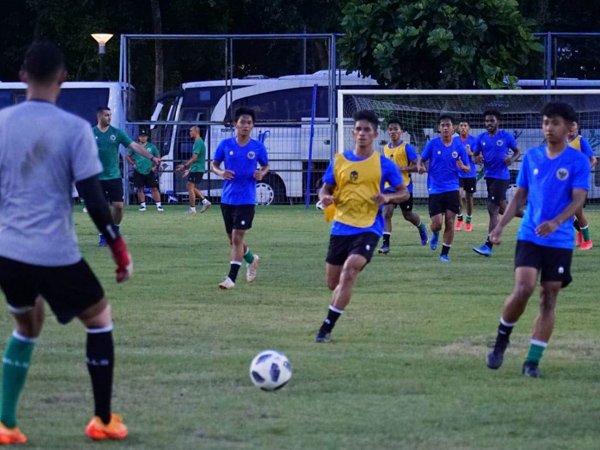 Skuat Timnas Indonesia U-19 berlatih jelang Toulon Turnamen