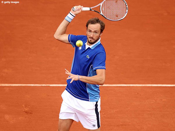 Daniil Medvedev tak hadapi banyak drama di rintangan pertama French Open