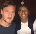 Pernah Tolak Madrid, Totti Turut Senang Kylian Mbappe Pilih Bertahan di PSG