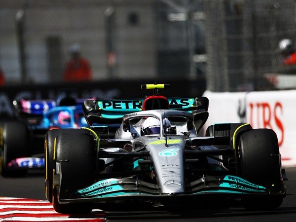 Lewis Hamilton akui mobilnya terpental-pental bak roller coaster di hari pertama GP Monako.