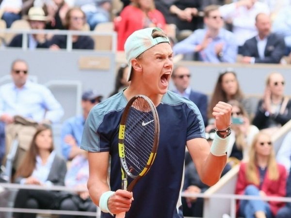 Holger Rune buyarkan mimpi Stefanos Tsitsipas di French Open