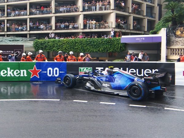 Nicholas Latifi tak tahu mengapa mobilnya bisa menabrak dinding pembatas di GP Monako.