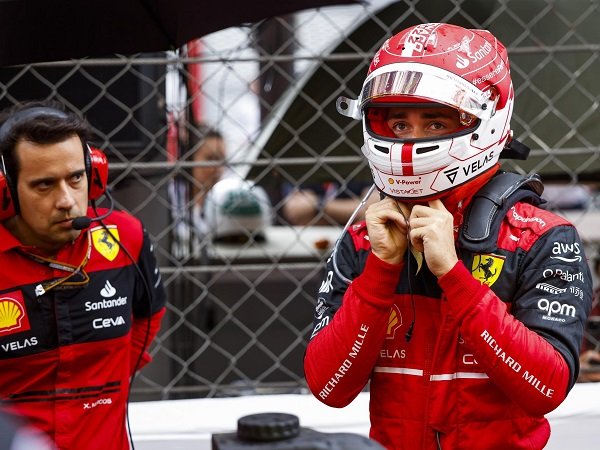 Mika Hakkinen sayangkan Ferrari yang ragu ambil keputusan di GP Monako.