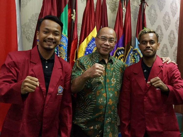 Duo gelandang Persebaya Surabaya, Muhammad Hidayat dan Alwi Slamat