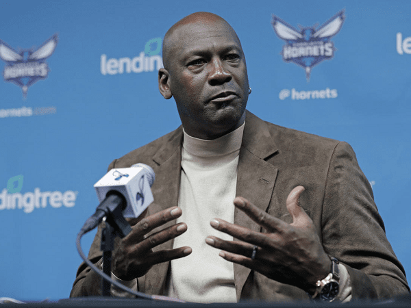 Michael Jordan turun tangan tentukan pelatih anyar Charlotte Hornets.