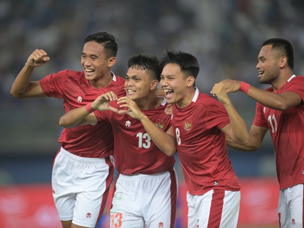 Pemain timnas Indonesia merayakan gol Rachmat Irianto ke gawang Kuwait