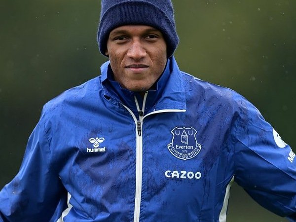 Yerry Mina hanya tampil 14 kali musim ini bersama Everton lantaran cedera.