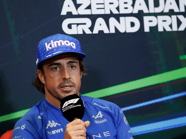 Fernando Alonso tidak setuju jika disebut sengaja halangi laju Alex Albon di Baku.