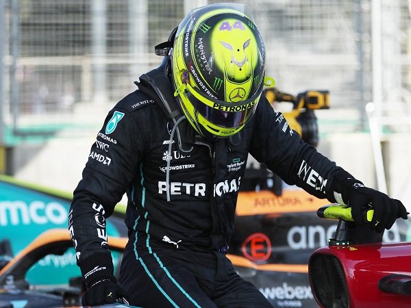 Lewis Hamilton harus tahan rasa sakit usai finish keempat di Baku.