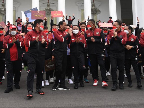 Presiden RI, Jokowi usai menyerahkan bonus kepada atlet peraih medali di Sea Games
