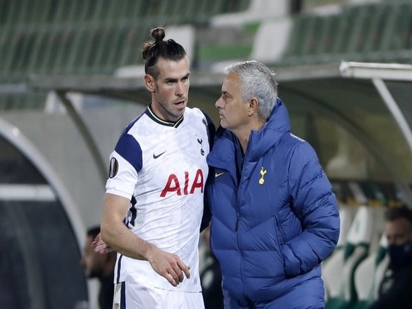 Jose Mourinho disebut ingin bereuni dengan Gareth Bale di AS Roma pada jendela transfer musim panas kali ini / via Getty Images