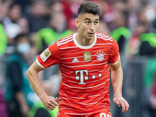 Leeds Umumkan Kedatangan Marc Roca dari Bayern Munich