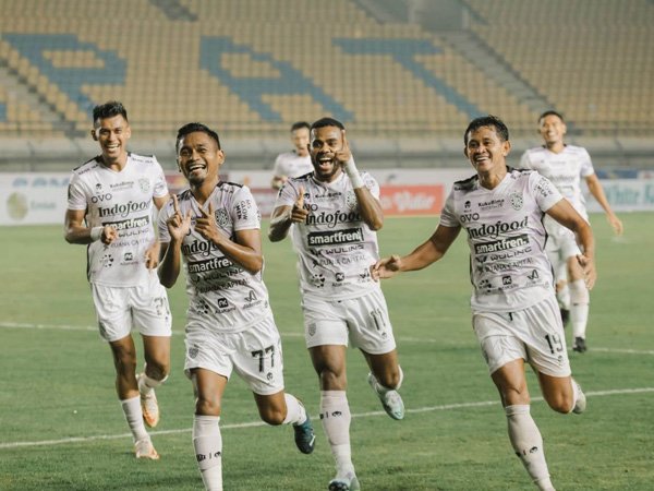 Ramdani Letaluhu merayakan gol pertamanya bersama Bali United