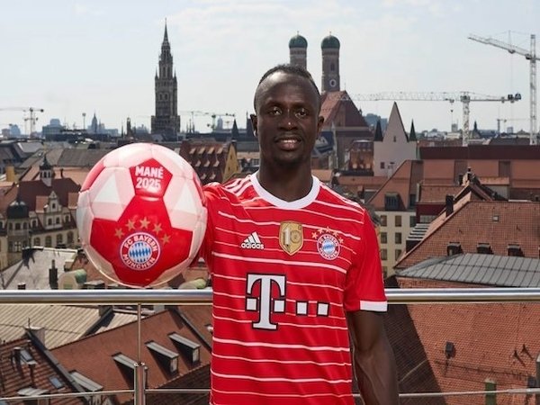 Sadio Mane resmi diperkenalkan sebagai pemain baru Bayern Muenchen pada hari ini (22/6) / via FCB Official