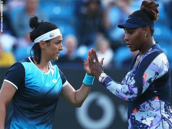 Serena Williams dan Ons Jabeur petik kemenangan pertama di Eastbourne
