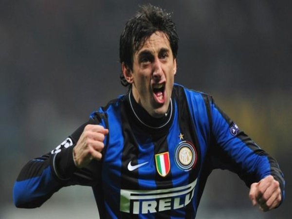 Diego Milito mendesak Paulo Dybala untuk segera bergabung bersama Inter Milan pada musim panas kali ini / via Getty Images