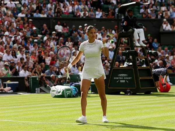 Emma Raducanu lulus ujian pertama Wimbledon 2022