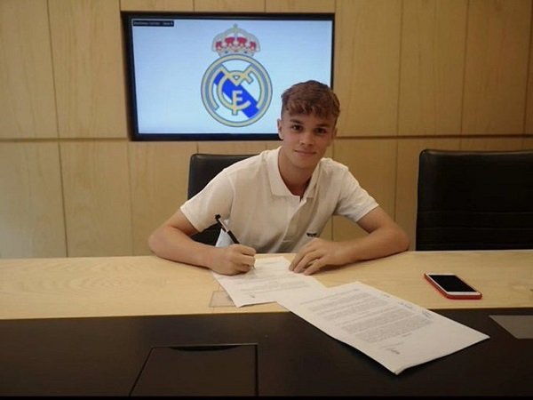 Real Madrid resmi rekrut bomber muda Erik Vasquez.