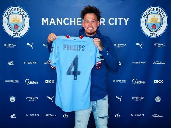 Kalvin Phillips resmi diperkenalkan sebagai pemain anyar Manchester City pada hari ini (4/7) / via MCFC Official