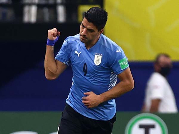 Suarez Tidak Menutup Kemungkinan Berkarier Lagi di Uruguay