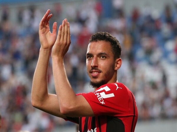 AC Milan menyanggupi permintaan Ismael Bennacer yang menuntut kenaikan gaji di kontrak terbarunya / via Getty Images