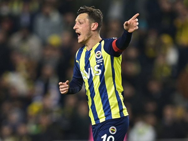 Ozil Gabung ke Istanbul Basaksehir setelah Kontraknya Diputus Fenerbahce