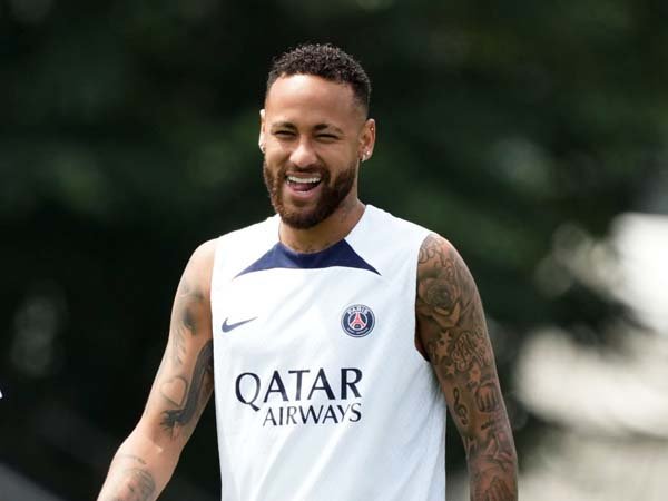 Neymar Dianggap Tidak Profesional oleh Mantan Pemain Brasil