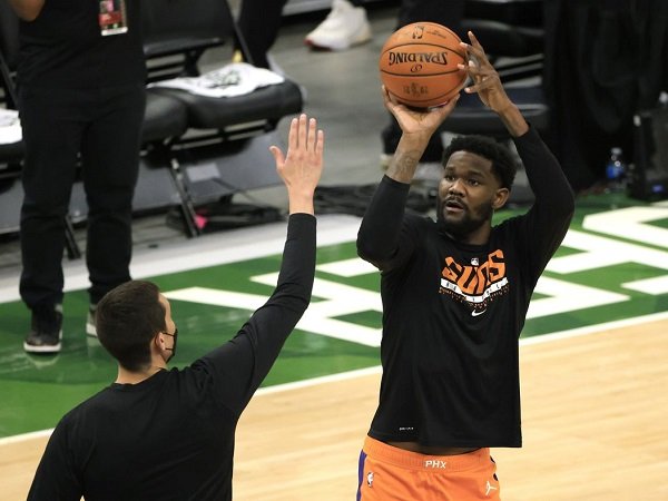 Phoenix Suns langsung bergerak cepat pertahankan Deandre Ayton.