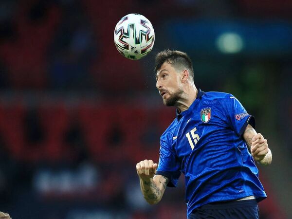 Nilai transfer yang terjangkau membuat Inter Milan tertarik untuk memboyong Francesco Acerbi dari Lazio / via Getty Images