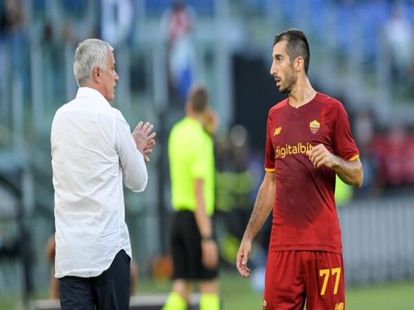 Henrikh Mkhitaryan mengaku jika Jose Mourinho sebenarnya tak memberi izin padanya untuk pergi meninggalkan AS Roma musim panas ini / via Getty Images