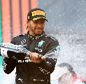 Lewis Hamilton Ingin Curi Setidaknya Satu Kemenangan di Sisa Musim