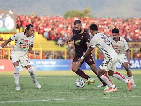 Laga PSM Makassar kontra Persija Jakarta