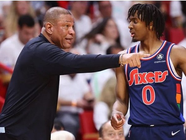 Doc Rivers saat bersama Tyrese Maxey. (Images: Getty)