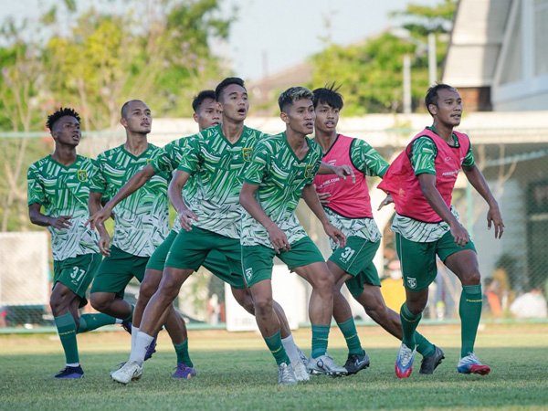 Latihan skuat Persebaya Surabaya jelang menghadapi Madura United