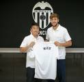 Barcelona Resmi Perbarui Kontrak Nico Gonzalez, Dipinjamkan ke Valencia